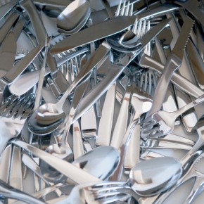 The Difference Between 18/10 and 18/0 Stainless Steel Flatware